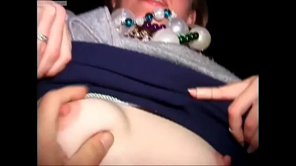 Zobraziť videá zo služby Blonde Flashes Tits And Strangers Touch