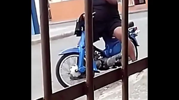Zobrazit videa z disku Dominicano se pajea en la calle
