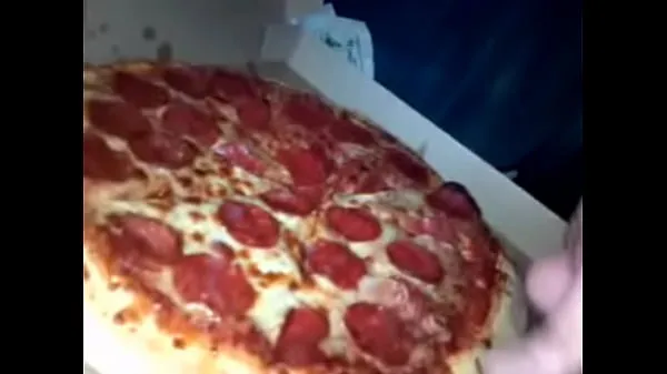 显示 massive cumshot on young wifes pizza has friend eat some too 随车视频