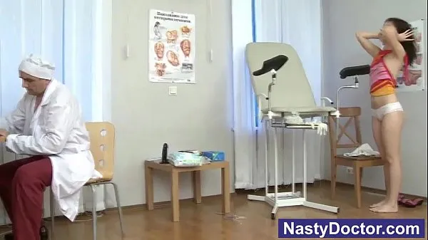 Teen and old nasty doctor ドライブの動画を表示