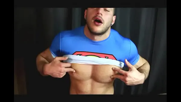 Mostrar Los pezones sexys de Superman vídeos de conducción