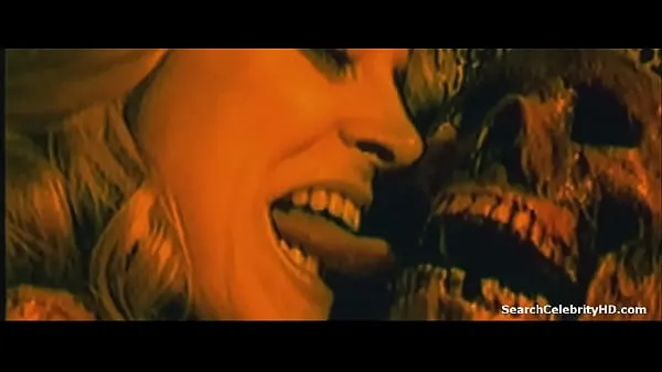 Zobraziť videá zo služby Sheri Moon Zombie in House 1000 Corpses 2004