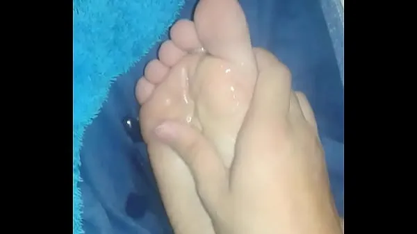 Spit feet girl - Saliva pies mujer Drive-videók megjelenítése