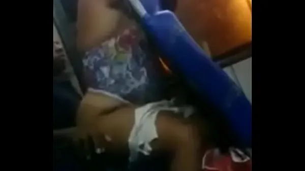 Mostra Coppia fare sesso sul busvideo di guida