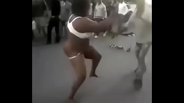 Εμφάνιση Woman Strips Completely Naked During A Fight With A Man In Nairobi CBD βίντεο δίσκου