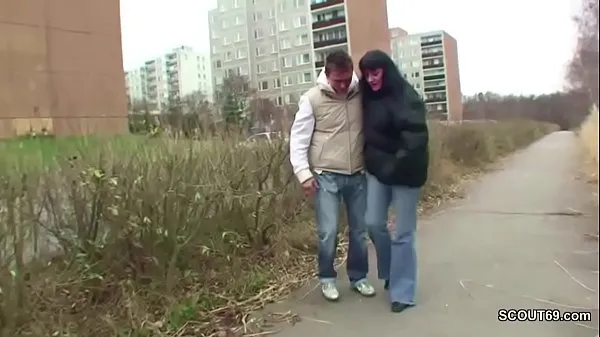 Vis Young Boy Seduce MILF from the Street to get First Fuck drevvideoer