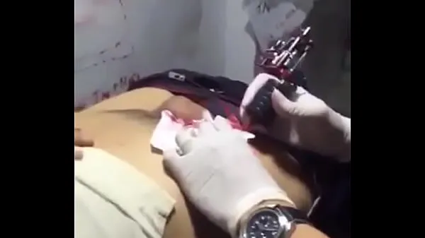 عرض مقاطع فيديو محرك الأقراص tattooed penis