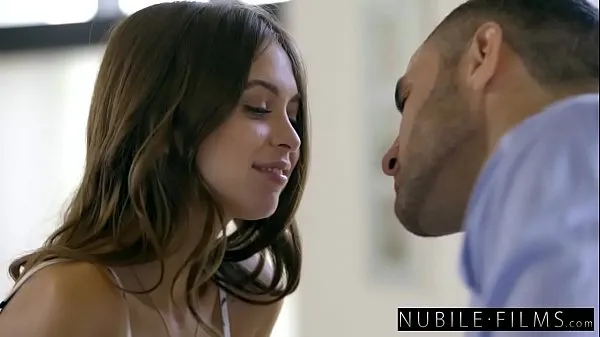 Videoları gösterin NubileFilms - Girlfriend Cheats And Squirts On Cock çalıştırın