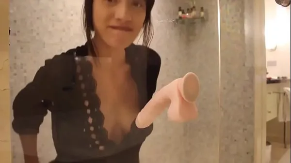 Εμφάνιση Webcam Teen Showering with dildo - See more on βίντεο δίσκου