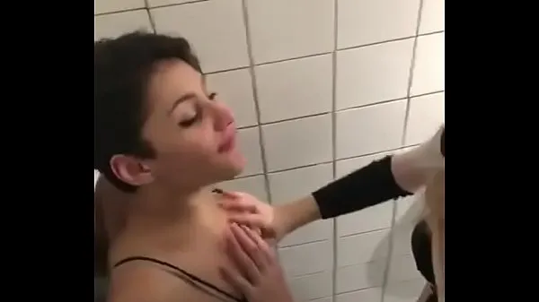 Mostrar chicas en el baño bi vídeos de conducción