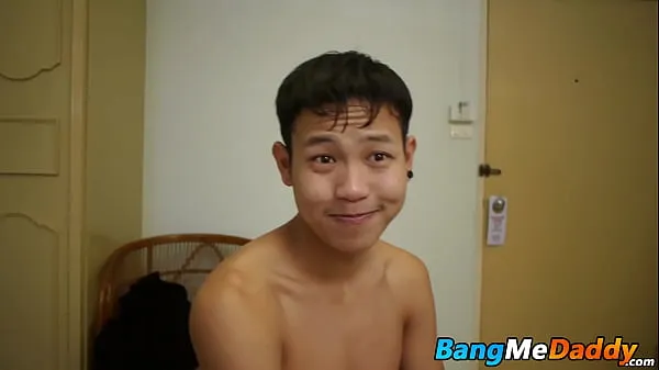 Junge asiatische Twink reitet Schwanz ohne Sattel und macht Papa cumFahrvideos anzeigen