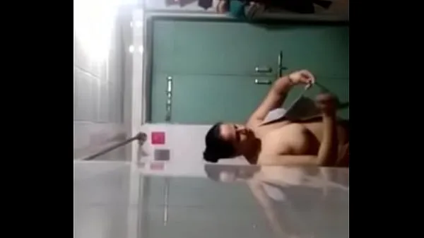 显示 Divya bathroom shoot ( naked version 随车视频