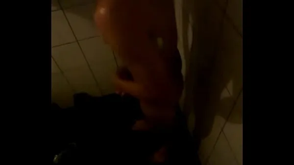 Mostra Masturbated in a bathvideo di guida