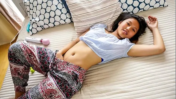 แสดง QUEST FOR ORGASM – Innocent Asian bimbo fucks wet pussy วิดีโอขับเคลื่อน