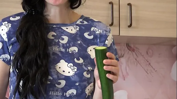 The girl ate a little cucumber and this cucumber fucked an appetizing pussy to a delicious orgasm Drive-videók megjelenítése