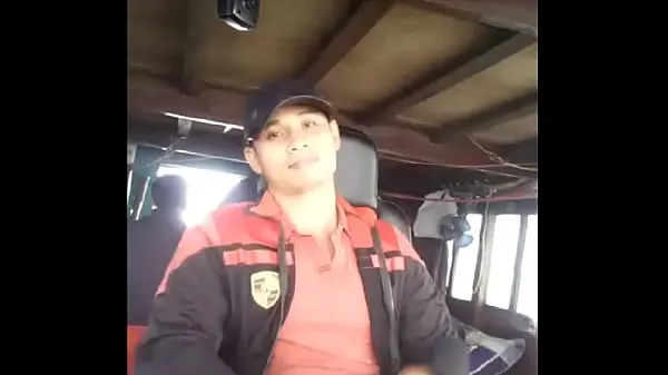 Mostrar Guapo con gran polla en un crucero vídeos de conducción