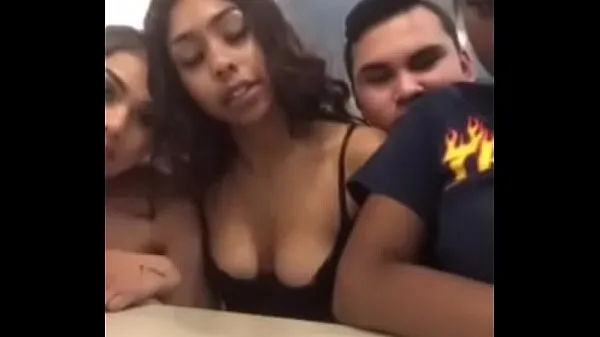 Tampilkan Crazy y. showing breasts at McDonald's video berkendara