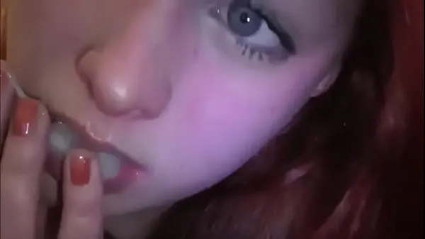 عرض مقاطع فيديو محرك الأقراص Married redhead playing with cum in her mouth