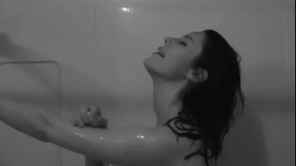 Sexy Psycho Shower Girl ドライブの動画を表示