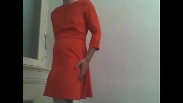 Visa Sexy red dress crossdresser drive-videor