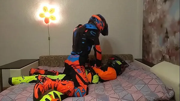 Mostra GIOCHI MOTOCROSS GAY (parte 1video di guida