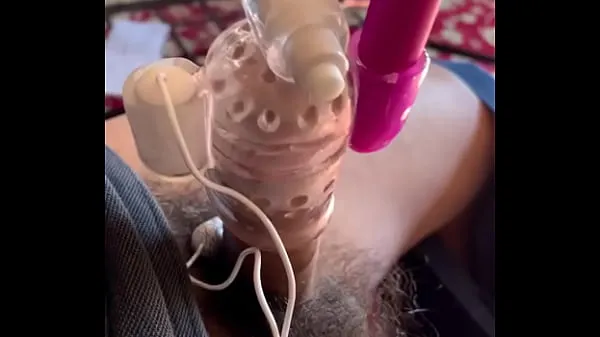 Videoları gösterin Vibrating cumshot çalıştırın