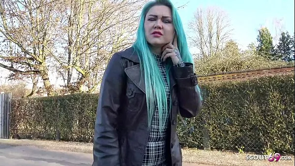 Visa GERMAN SCOUT - GREEN HAIR GIRL TALK TO FUCK FOR CASH AT REAL PICK UP CASTING drive-videor