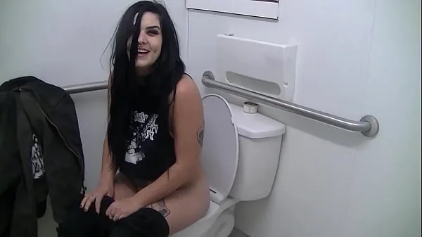 Mostra bianco gardenia - allison pissing ... hot girl pissing in toilet umiliazione pissing fetish goth girl pissing per la telecamera schiava toilette cam urina pipì pipìvideo di guida