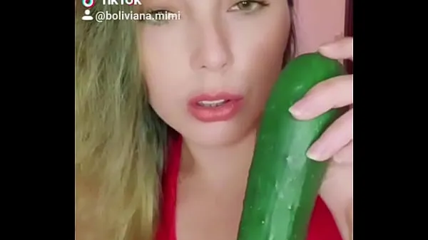 Tampilkan As soon as I like the cucumber ... follow me on t. .mimi video berkendara