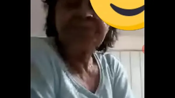 Tampilkan Mi abuelita en videollamada video berkendara