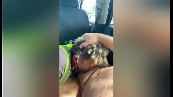 Vis sucking sexy boy chub back of car drive-videoer