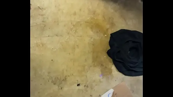 Εμφάνιση BigbadDragon888 pissing in garage βίντεο δίσκου