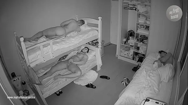 Mostra Vera telecamera nascosta nella camera da letto dei ragazzi di nottevideo di guida