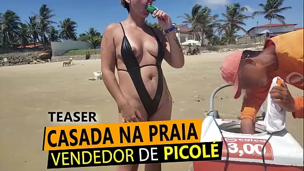 Afficher Blonde String marié sur la plage, payant des seins au vendeur de popsicle en RN vidéos Drive