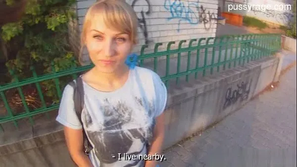 Afficher beauté tchèque trompe son petit ami vidéos Drive
