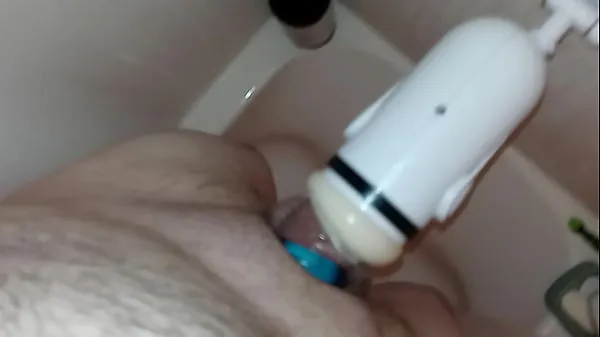 Videoları gösterin Dan Solo Fucking Toy in shower çalıştırın