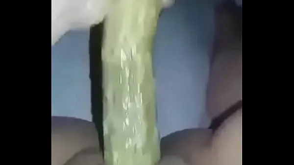 Visa Rich mature woman puts a cucumber for me drive-videor