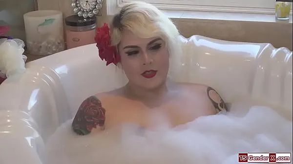 Trans stepmom Isabella Sorrenti anal fucks stepson Drive-videók megjelenítése