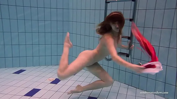 Bultihalo ist ein super schönes sexy Mädchen unter WasserFahrvideos anzeigen