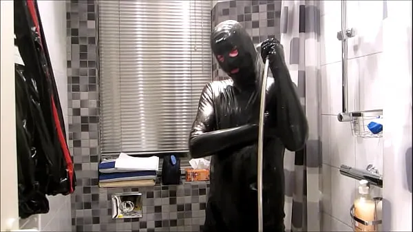 Pokaż filmy z When you take a shower in your latex suit jazdy