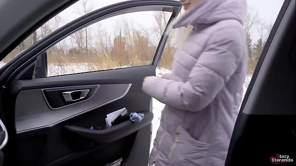 Afficher La jeune fille n'avait pas l'argent pour payer le taxi, mais elle a proposé un autre moyen vidéos Drive