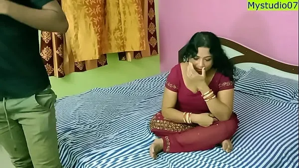 Prikaži Indian Hot xxx bhabhi having sex with small penis boy! She is not happy videoposnetke pogona