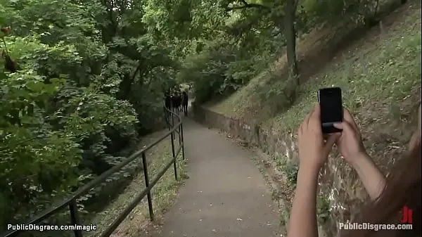 Afficher Une tchèque se promenait nue en public vidéos Drive