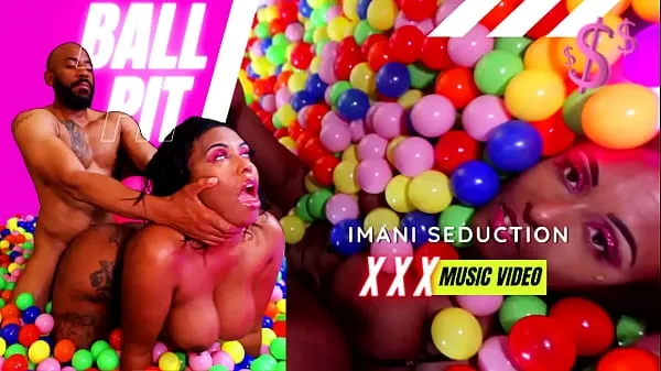 Mostrar Imani Seduction follada en una picota de piscina de bolas - VIDEO MUSICAL DE BALL PIT vídeos de conducción