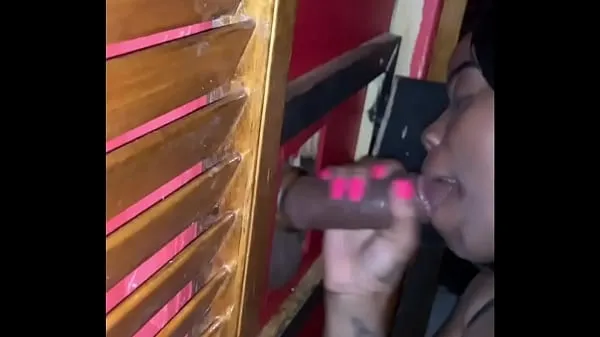 Mostrar Ryan Strokez leva dançarina ao gloryhole vídeos do Drive