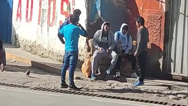 Mostrar Compilacion de bultos y culos en la calle vídeos de conducción