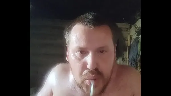 Videoları gösterin Cum in mouth. cum on face. Russian guy from the village tastes fresh cum. a full mouth of sperm from a Russian gay çalıştırın