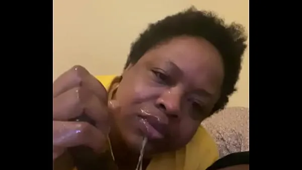 Tampilkan Mature ebony bbw gets throat fucked by Gansgta BBC video berkendara