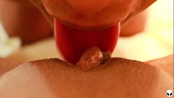 Mostra Close up Pussy Eating Grande leccata di clitoride fino all'orgasmo POV Khalessi 69video di guida