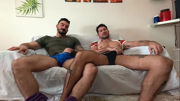 Mostrar Mi hermanastro se calienta con mi polla viendo porno - No puedo dejar de pensar en la polla de mi hermanastro - hermanastros follan a pelo cuando los padres no están - Hermanastro me pilló viendo porno gay - Con Alex Barcelona y Nico Bello vídeos de conducción